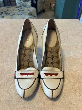 Gucci Cream Leather Women's Loafers with Red and Navy Trim